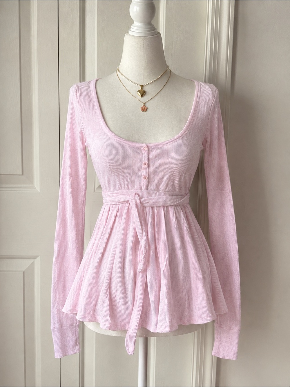 Women’s Scoop Neck Tie-Waist Long Sleeve Tunic in Light Pink